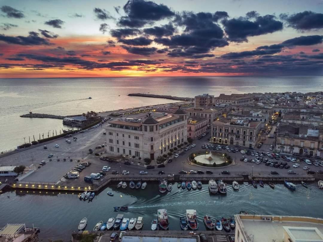 Dimora Diaz 23A Apartment Syracuse ภายนอก รูปภาพ